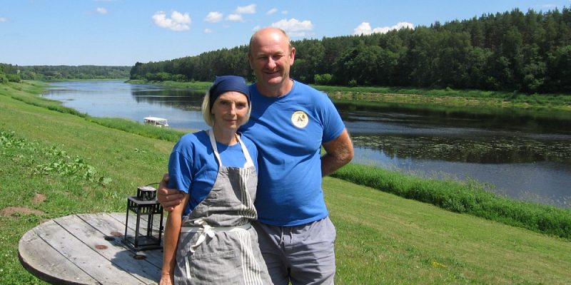 Ilmārs Lociks Naujenes pagastā aicina pa Daugavu braukt ar plostiem, laivām vai kuģīti